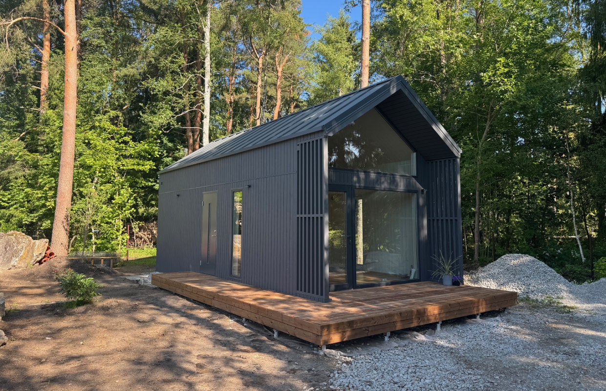 Vaikemaja külgvaade terrass