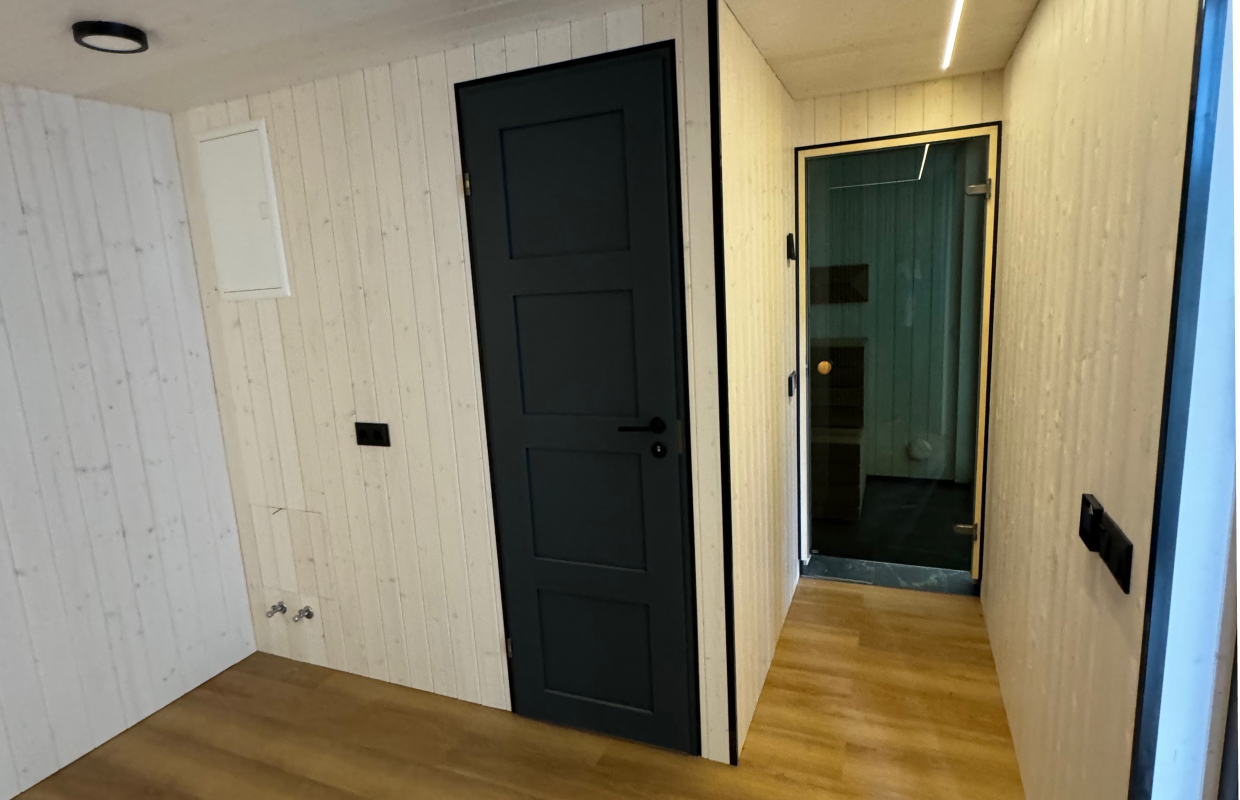 Led valgustusega hubane eesruum